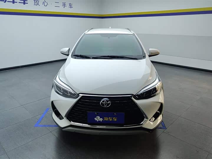 Фото 2 - Toyota Yaris L Hatchback