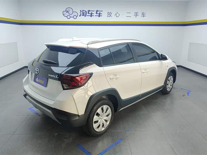 Фото 3 - Toyota Yaris L Hatchback