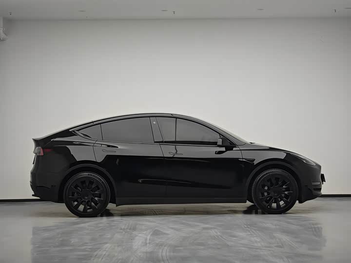 Фото 8 - Tesla Model Y
