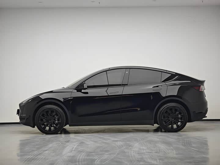 Фото 9 - Tesla Model Y