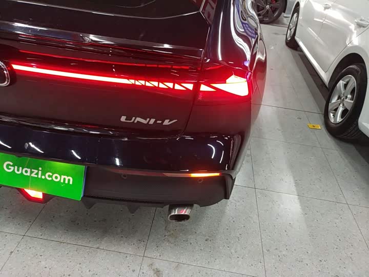 Фото 7 - Changan UNI-V