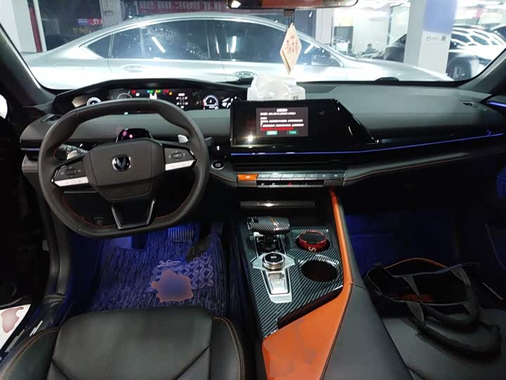 Фото 9 - Changan UNI-V