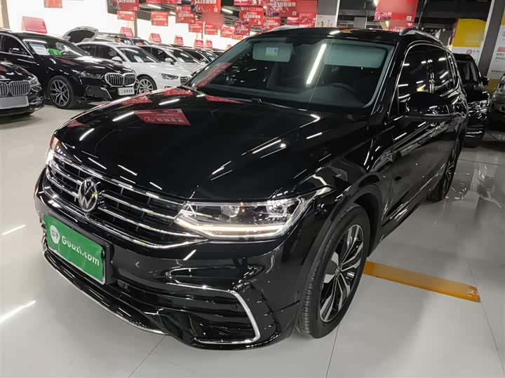 Фото 1 - Volkswagen Tiguan L Pro