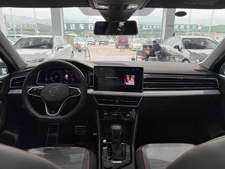 Фото 8 - Volkswagen Tiguan L Pro