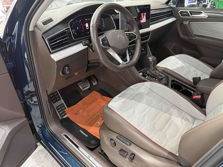 Фото 9 - Volkswagen Tiguan L Pro