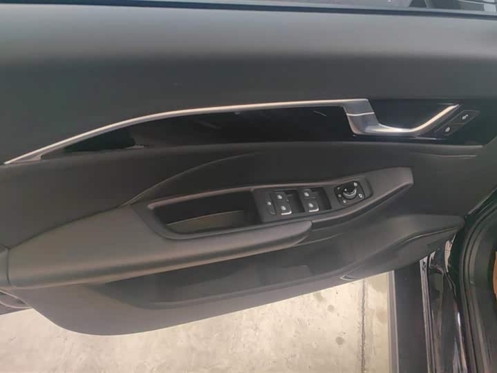 Фото 7 - Bestune B70