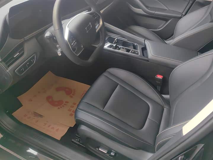 Фото 9 - Bestune B70