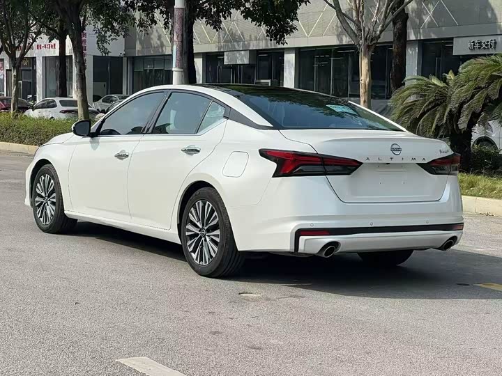 Фото 9 - Nissan Teana