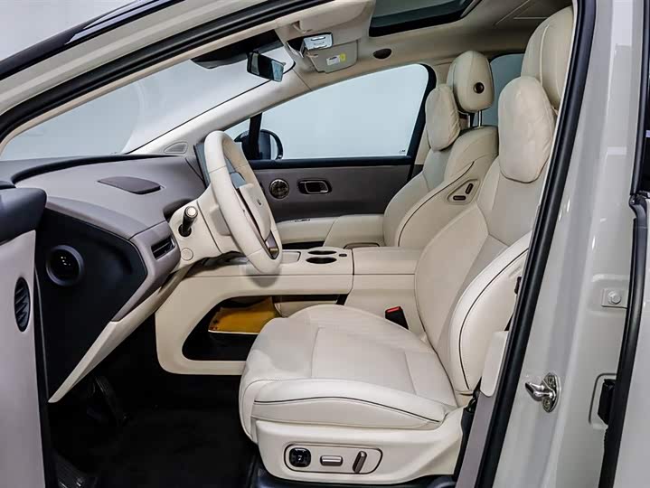 Фото 9 - LiXiang i8