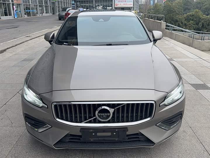 Фото 8 - Volvo S60
