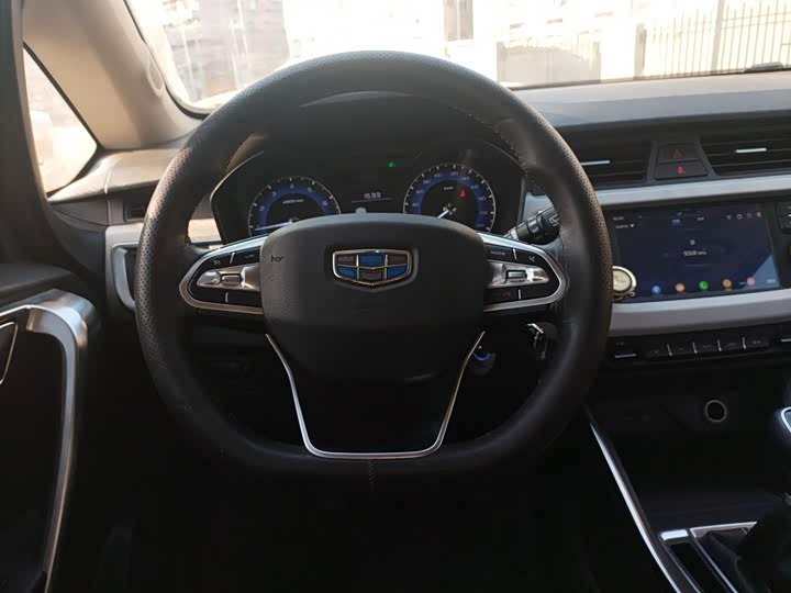 Фото 3 - Geely Vision X3