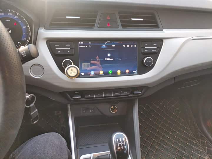 Фото 5 - Geely Vision X3