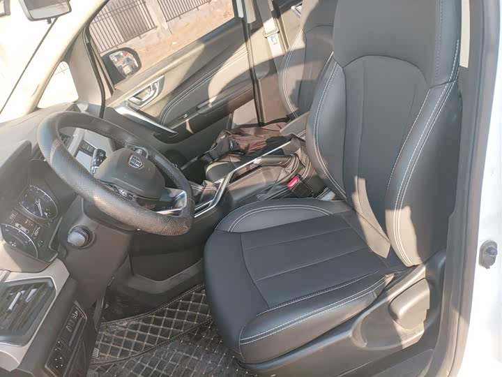 Фото 7 - Geely Vision X3