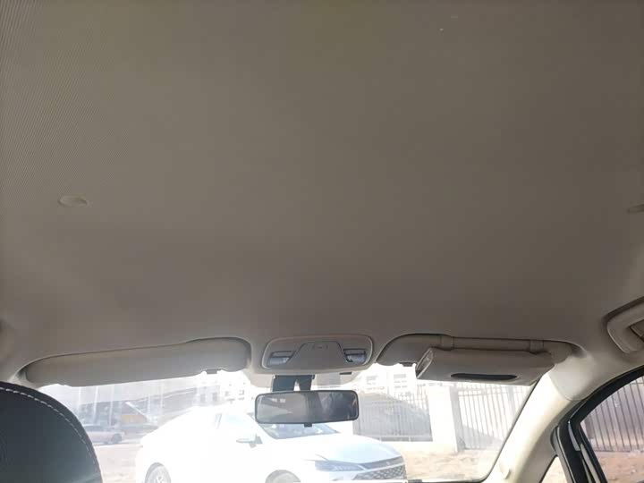 Фото 8 - Geely Vision X3