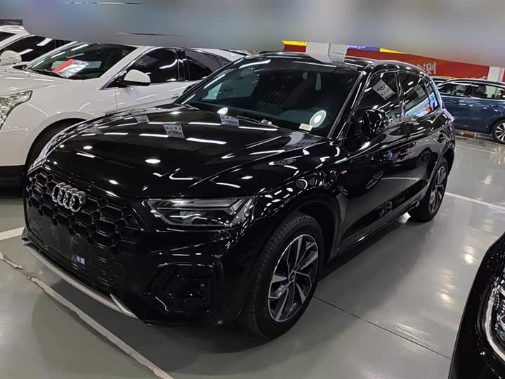 Фото 1 - Audi Q5L