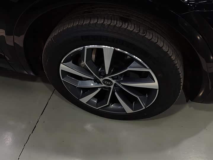 Фото 6 - Audi Q5L