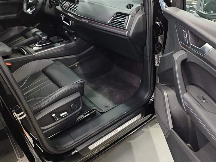 Фото 8 - Audi Q5L