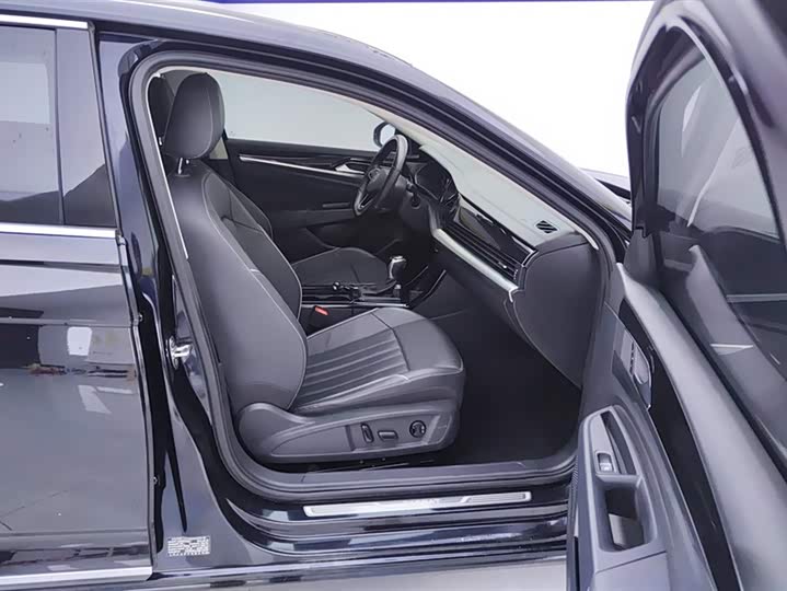 Фото 8 - Volkswagen Passat