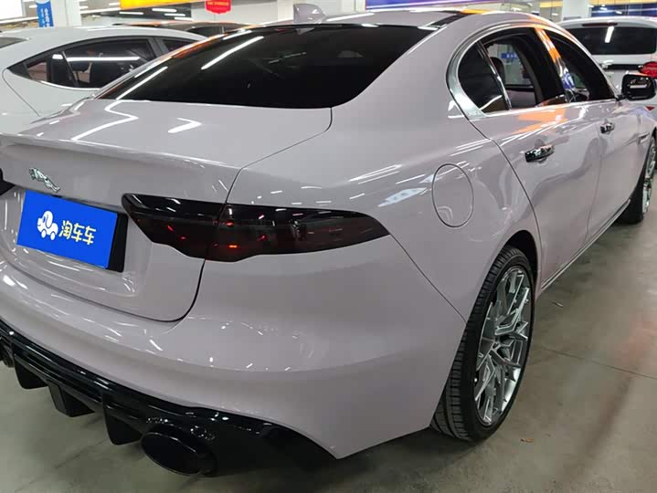 Фото 3 - Jaguar XE L