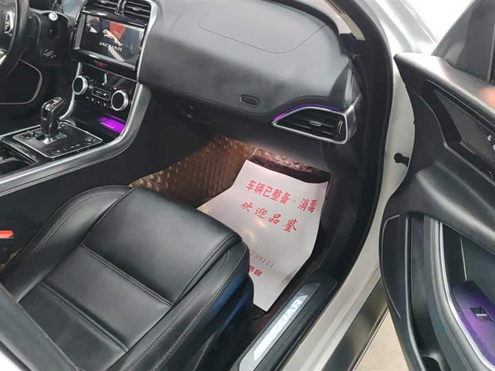 Фото 8 - Jaguar XE L