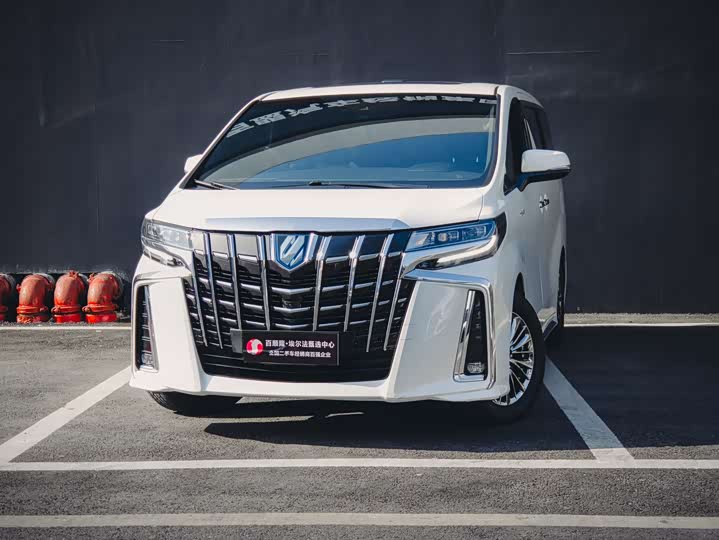 Фото 1 - Toyota Alphard