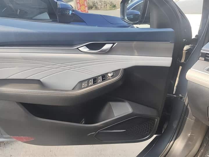 Фото 7 - Geely Preface