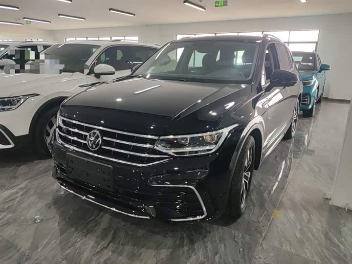 Фото 1 - Volkswagen Tiguan L Pro