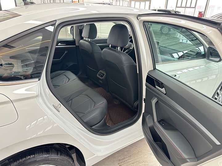 Фото 8 - Volkswagen Lavida