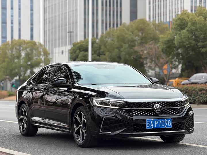 Фото 1 - Volkswagen Passat