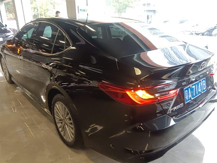 Фото 5 - Toyota Camry