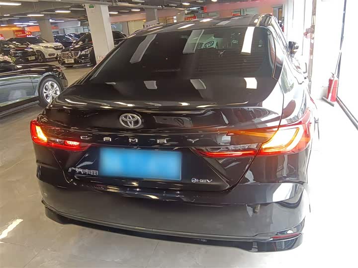 Фото 6 - Toyota Camry