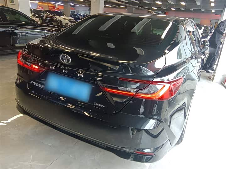 Фото 7 - Toyota Camry