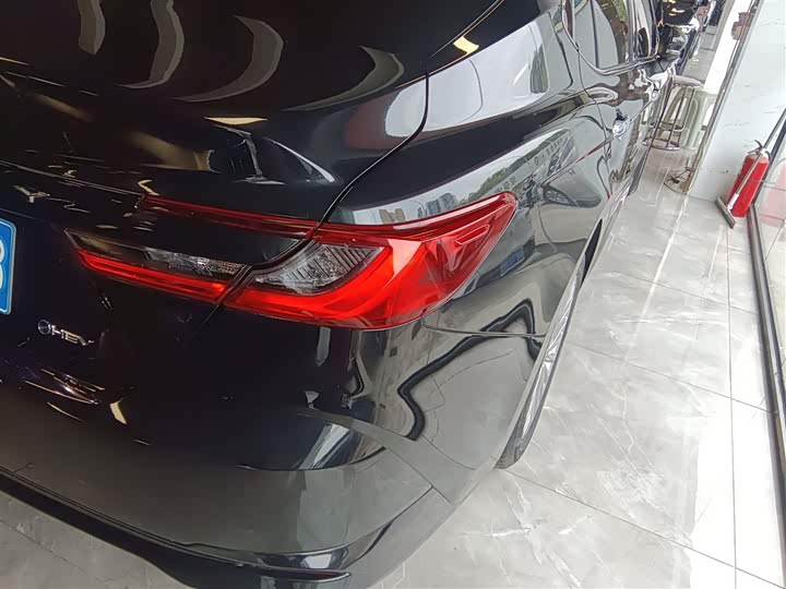 Фото 8 - Toyota Camry