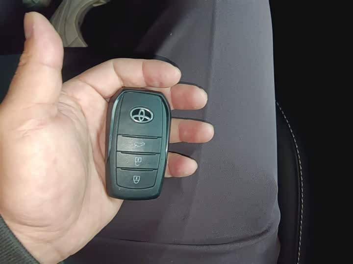 Фото 9 - Toyota Camry