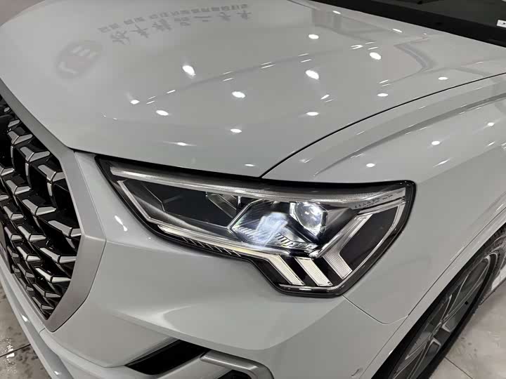 Фото 8 - Audi Q3