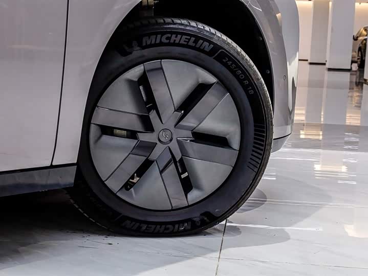 Фото 6 - LiXiang Mega