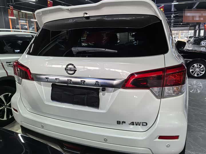 Фото 4 - Nissan Terra