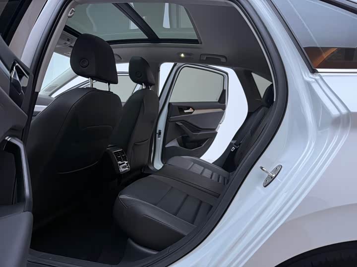 Фото 6 - Volkswagen Sagitar L