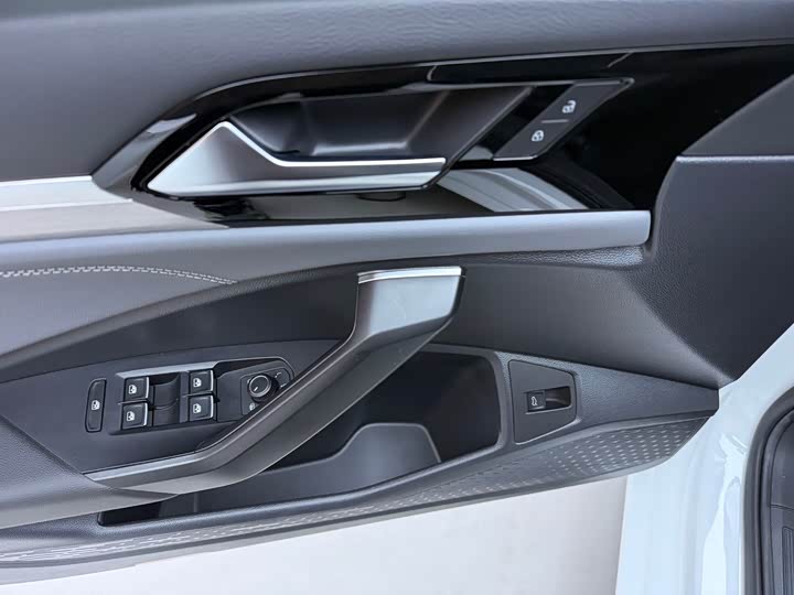 Фото 9 - Volkswagen Sagitar L