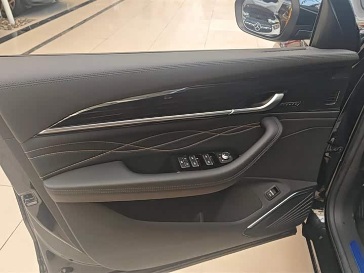 Фото 7 - Geely Monjaro