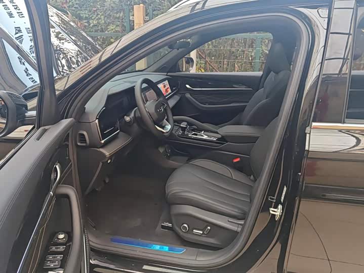 Фото 9 - Geely Monjaro