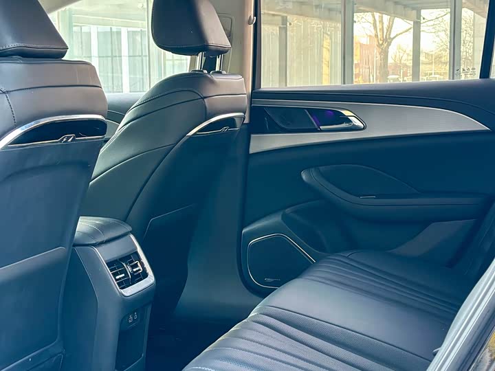 Фото 6 - Hongqi H5