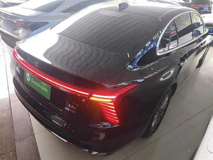 Фото 7 - Hongqi H5