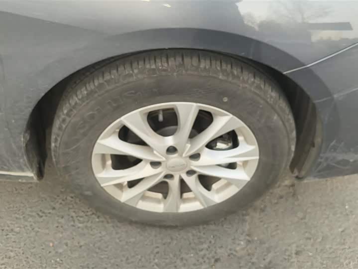 Фото 6 - Roewe i5