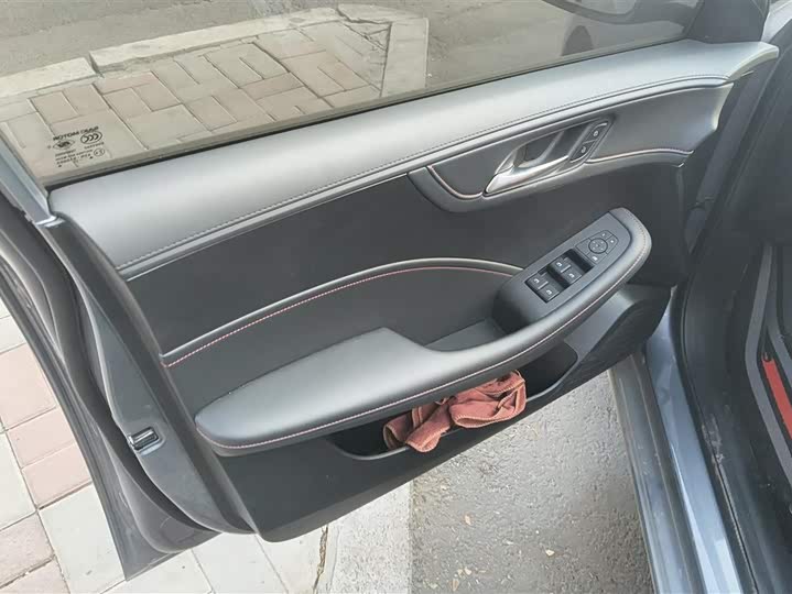 Фото 7 - Roewe i5