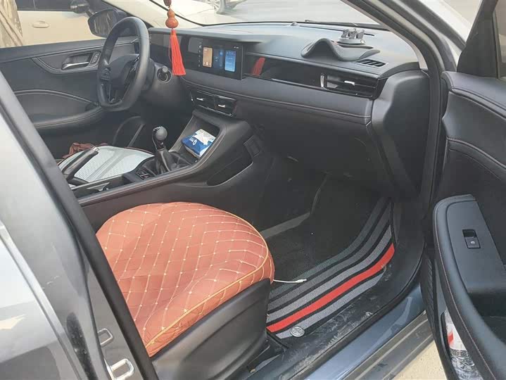 Фото 8 - Roewe i5