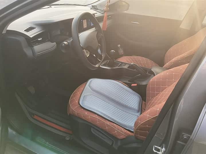 Фото 9 - Roewe i5