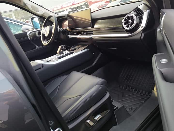 Фото 8 - Tank 400 Hybrid