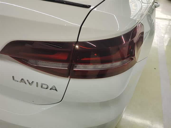 Фото 8 - Volkswagen Lavida