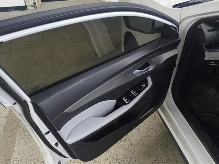 Фото 7 - Geely Binrui